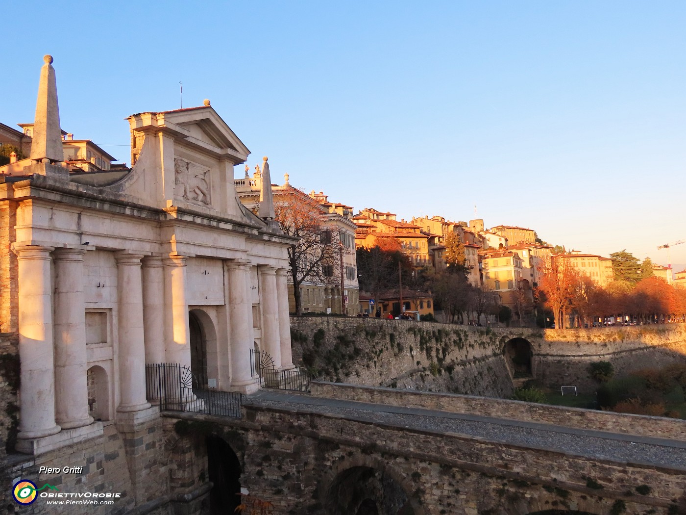 66 Splendido tramonto alla Porta di San Giacomo.JPG